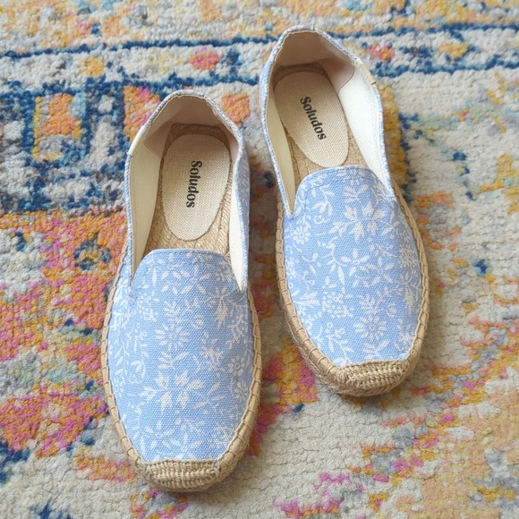 Soludos Blue Bonnet Floral Printed Canvas Slip On Espadrille Flats Blue White 6 - Picture 1 of 15